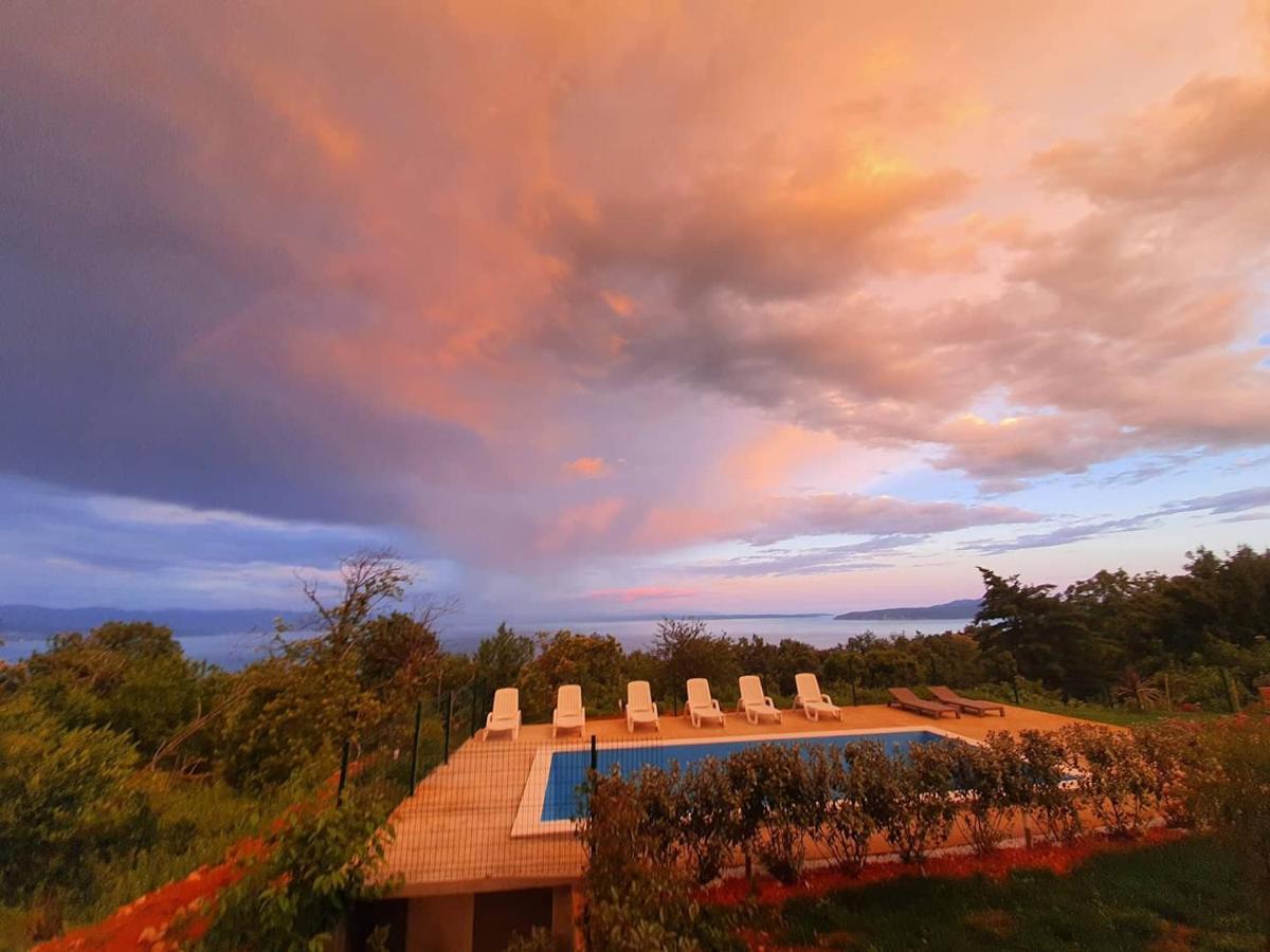 Apartment Nika With Swimming Pool And Beautiful Sea View Dobrec