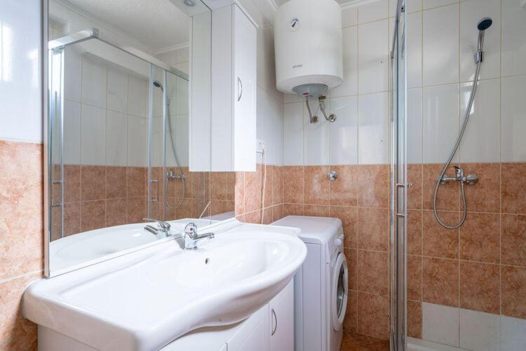 Apartment Nika With Swimming Pool And Beautiful Sea View